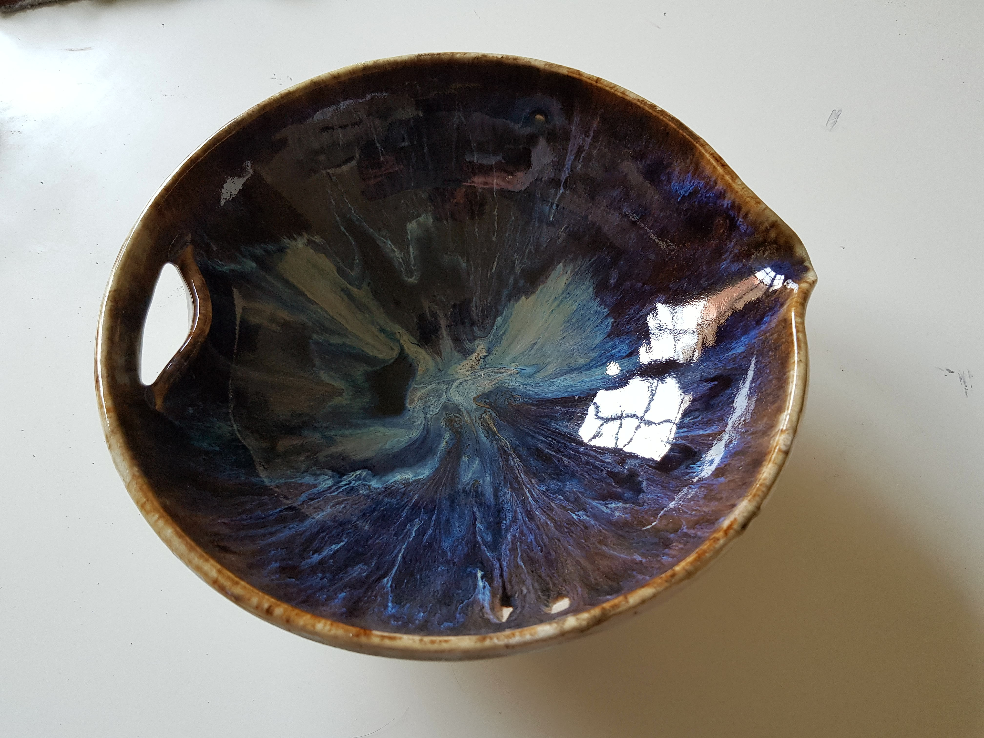 Blauwe glazuur schaal